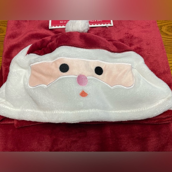 New Soft Hooded Santa
Plush Throw - Picture 3 of 5